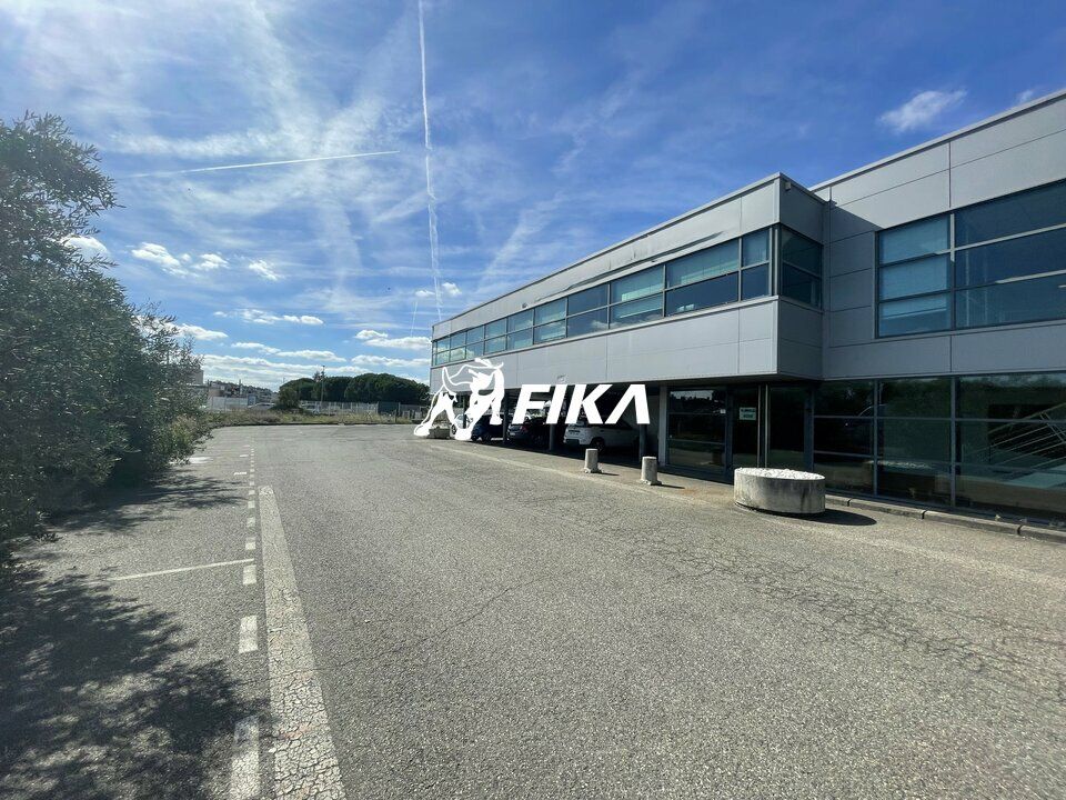 Location local d''activites 6500 m² divisibles à partir de 250 m²
