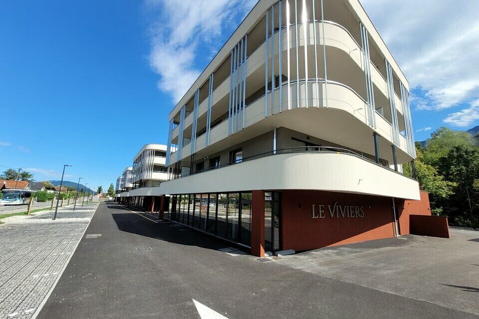 Location local commercial 583.1 m² divisibles à partir de 85 m²