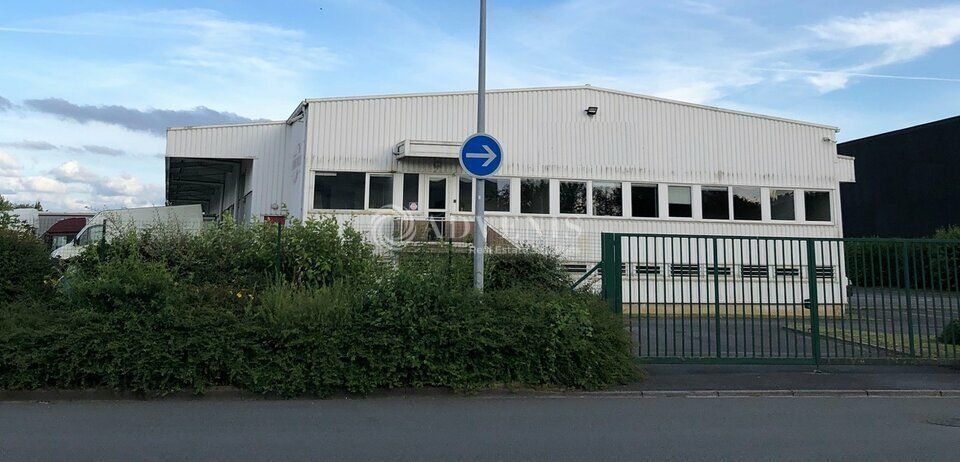 ENTREPOT MESSAGERIE DE 1400 M² - NOMBREUX QUAIS ET FONCIER DE 11.932 M²