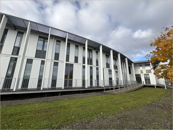 Location Bureaux récents 837 m² divisibles à partir de 92 m²