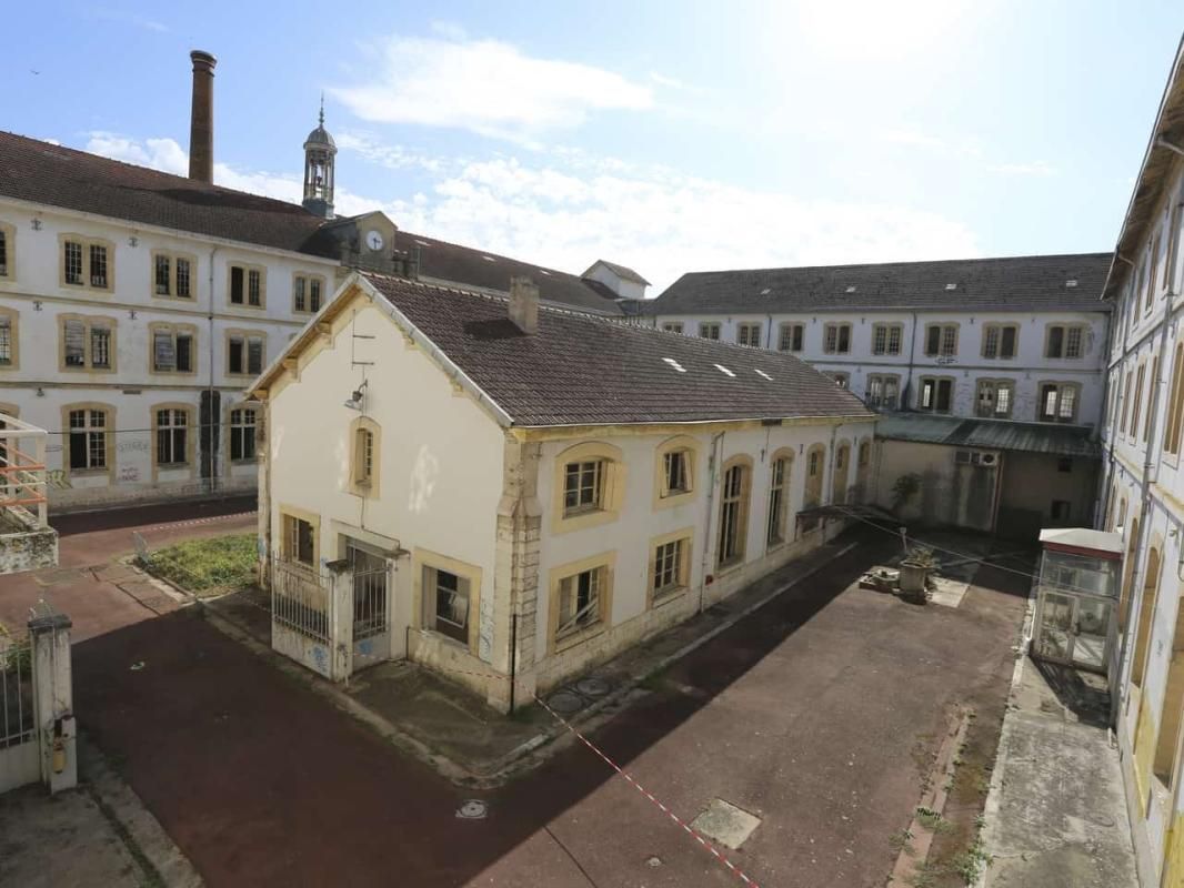 Vente entrepôts 3200 m² divisibles à partir de 500 m²