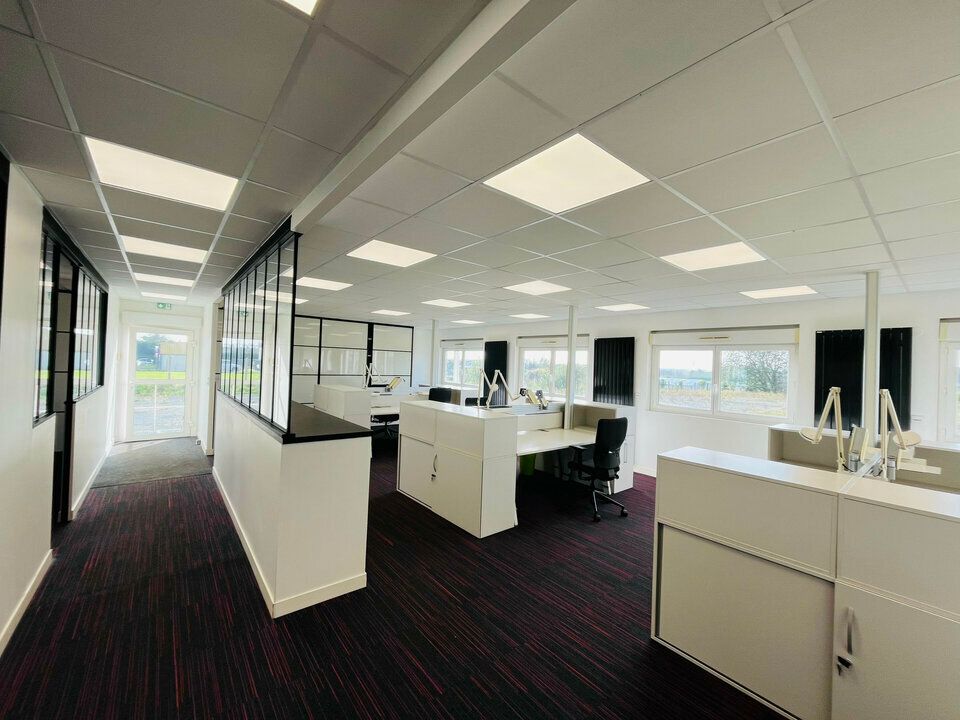 Location local d''activites 130 m² non divisibles