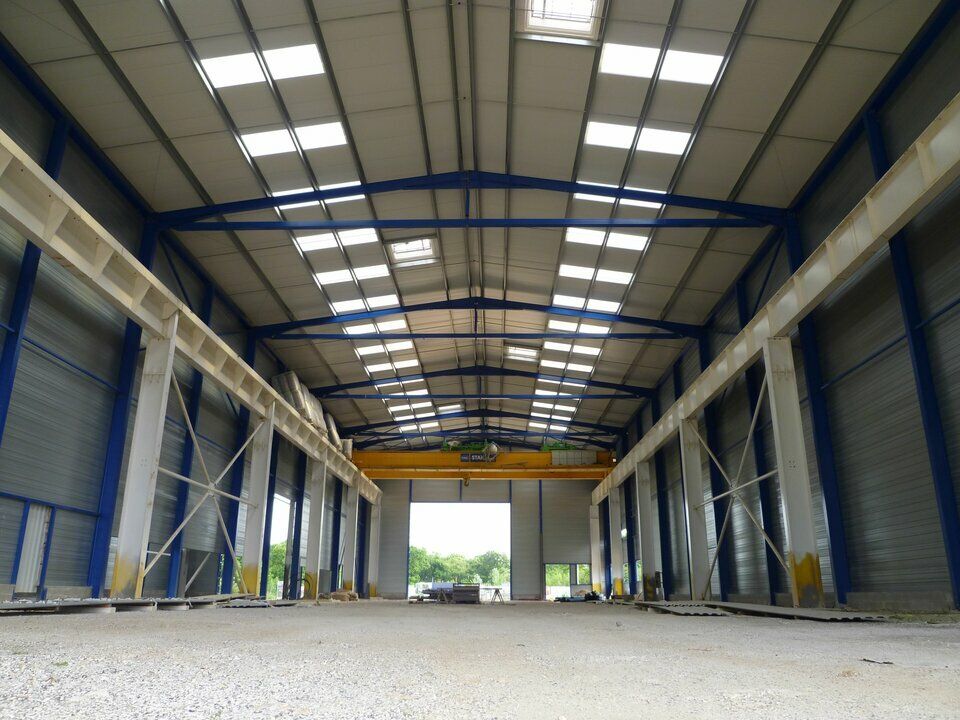 Location local d''activites 1550 m² non divisibles