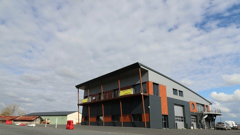 Location local d''activites 550 m² non divisibles