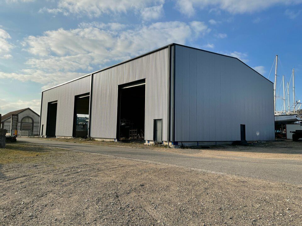 Location local d''activites 1200 m² non divisibles