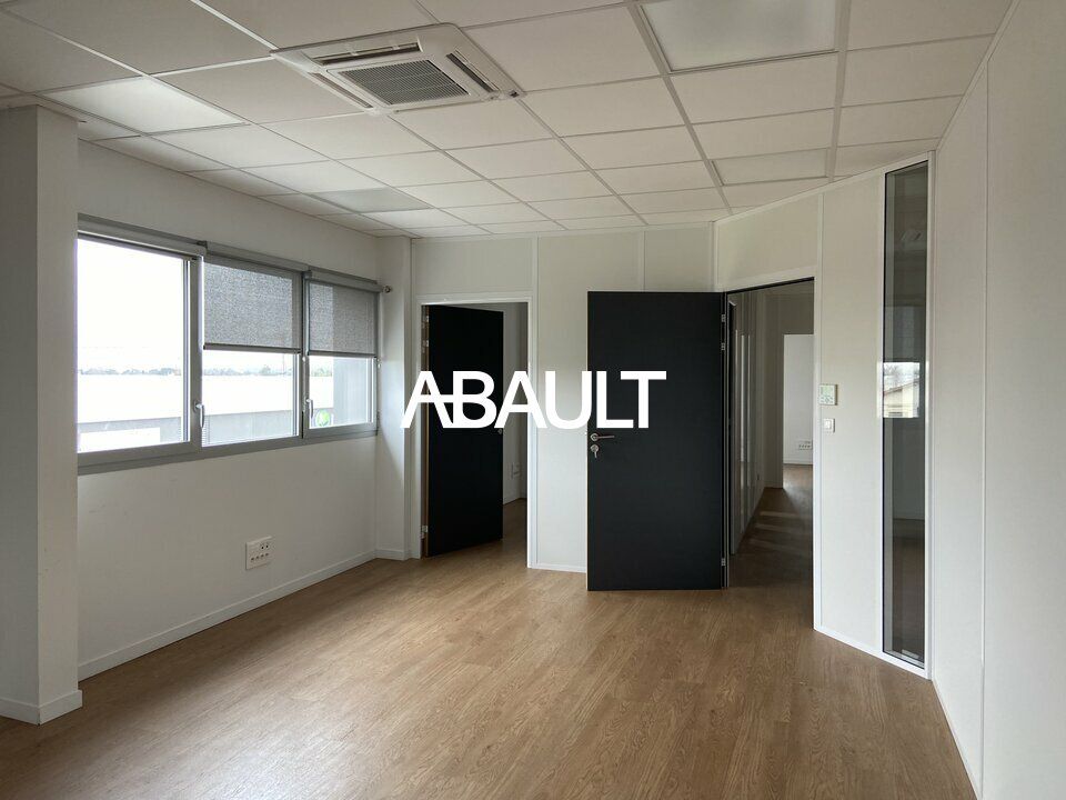 A LOUER BUREAUX AU NORD OUEST DE TOULOUSE CUGNAUX BUREAUX D'ENVIRON 105 M²
