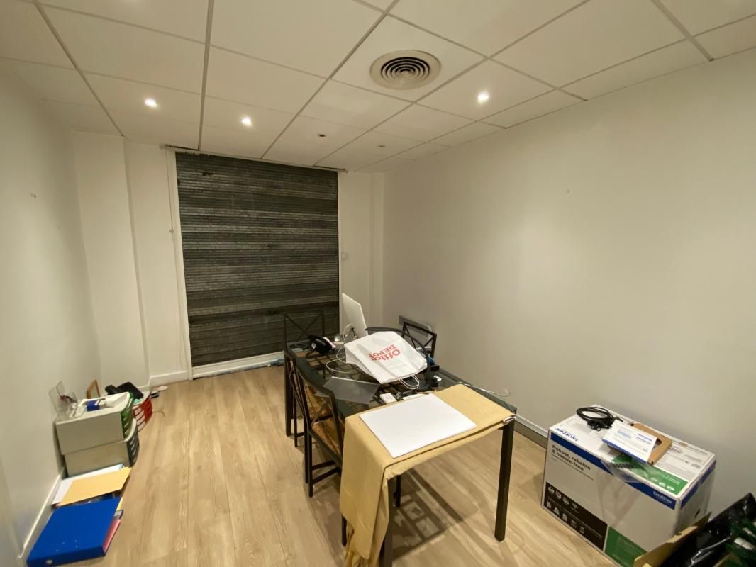 Location local commercial 120 m² non divisibles