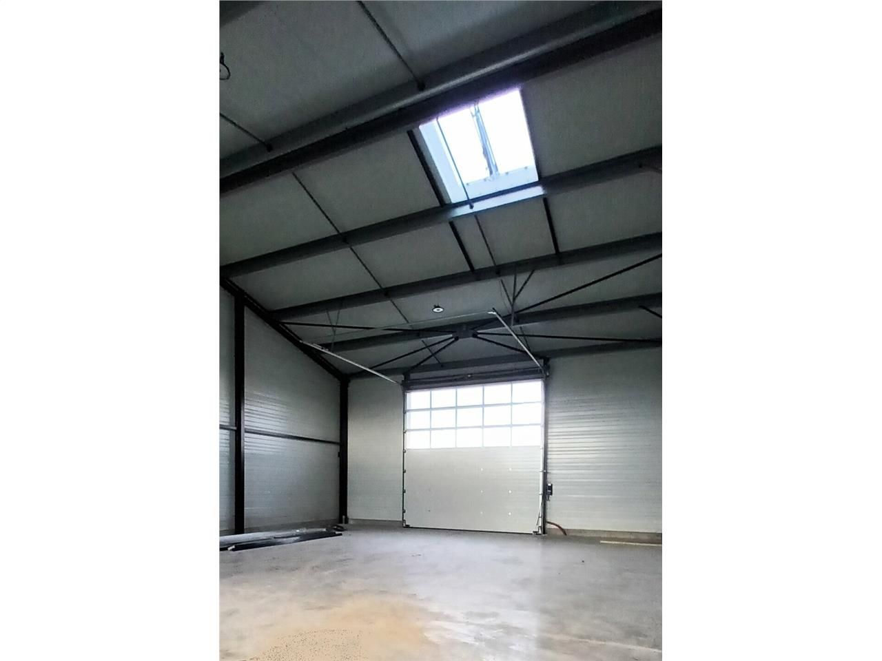 Location local d''activites 235 m² non divisibles