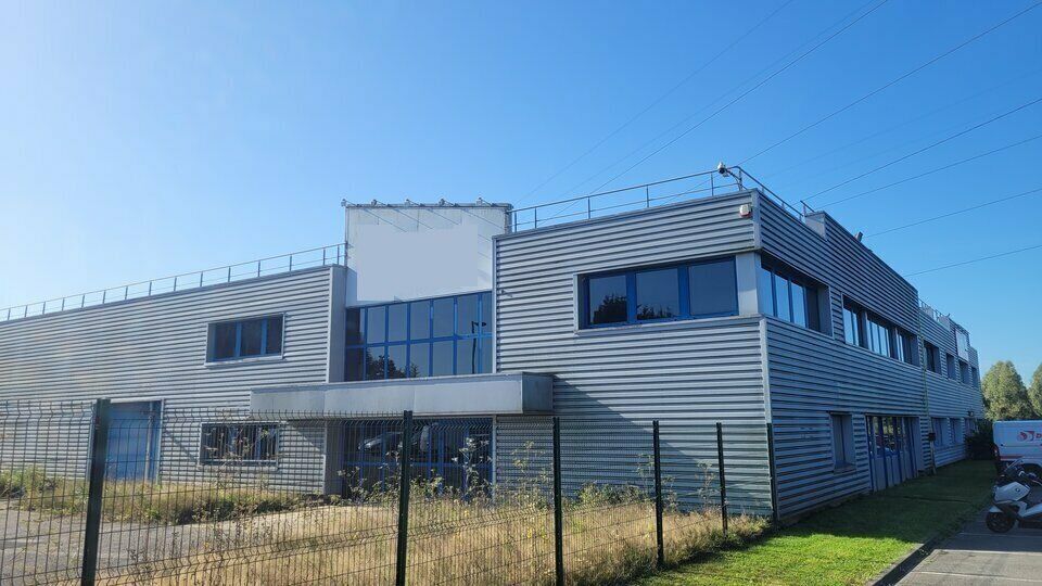 Location local d''activites 1470 m² non divisibles