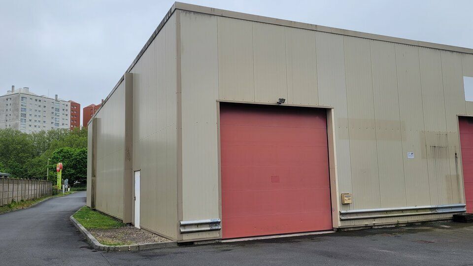 Location local d''activites 200 m² non divisibles