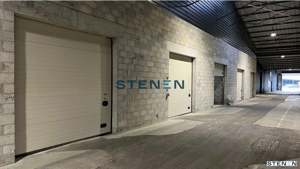 À VENDRE - CELLULE DE 19 M² ALLANT DE 1576 M² - ORANGE