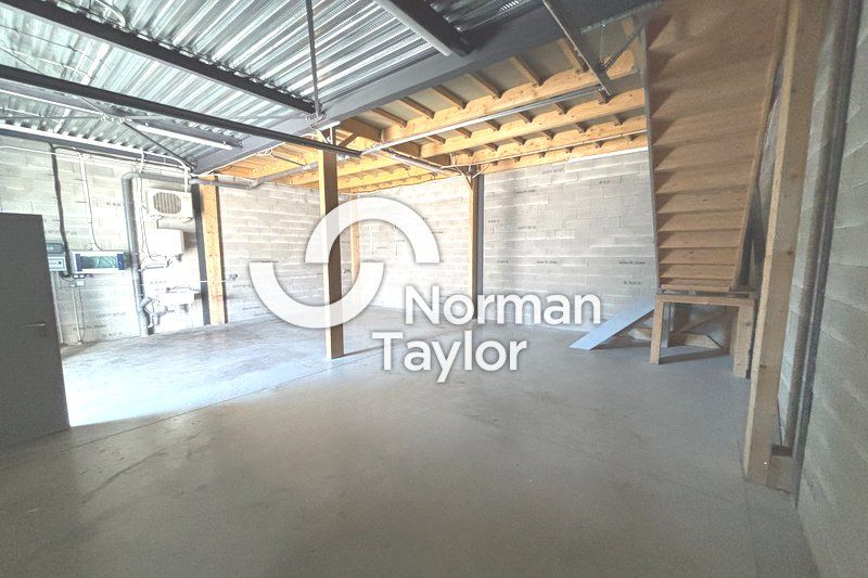 Location local d''activites 137 m² non divisibles