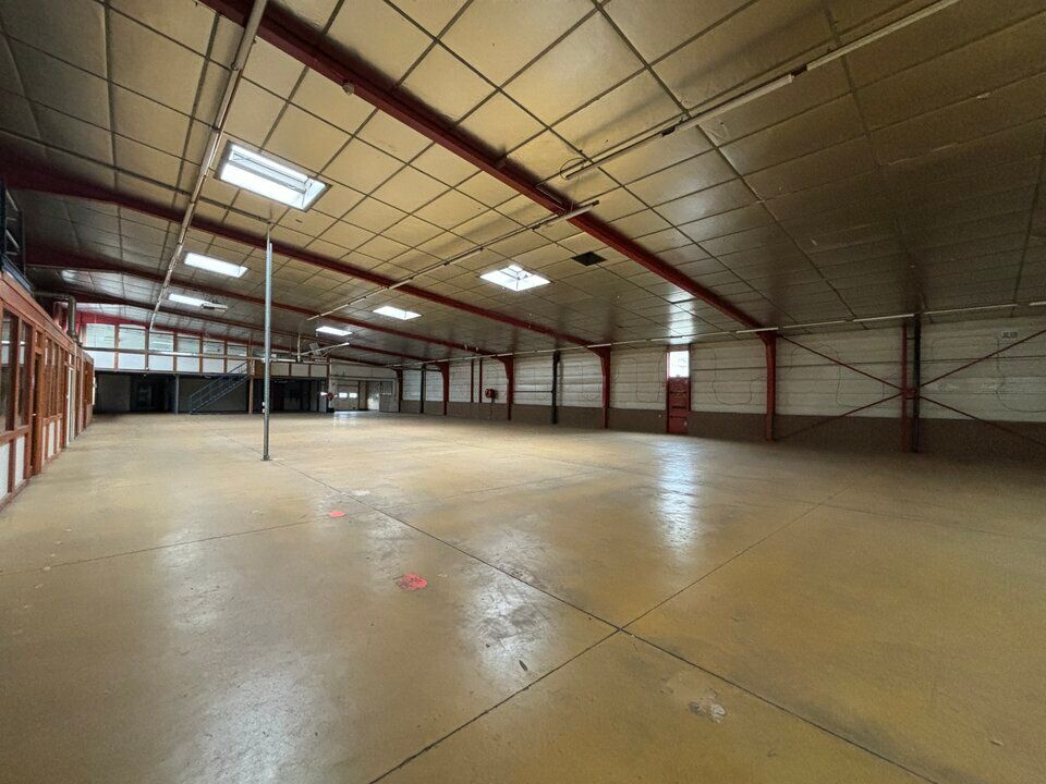 Location local d''activites 3200 m² non divisibles