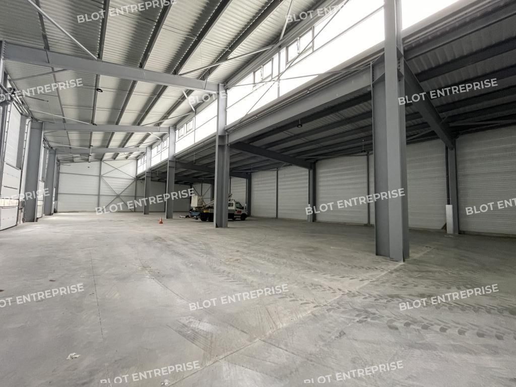 Location entrepôts 276 m² non divisibles