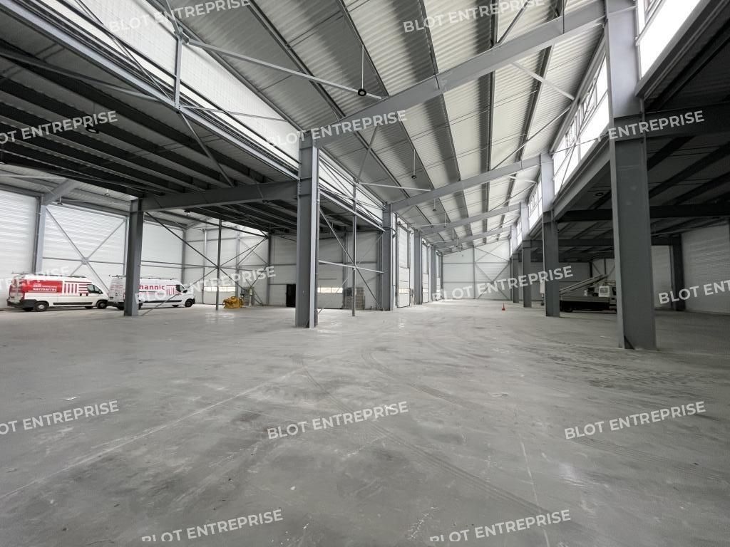 Location entrepôts 276 m² non divisibles