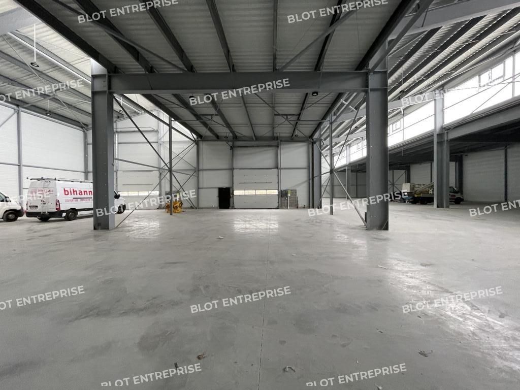 Location entrepôts 562 m² non divisibles