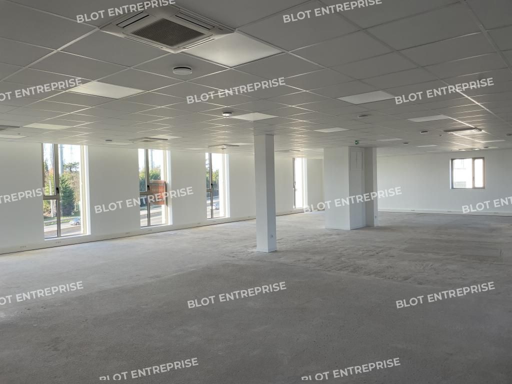 Location bureaux 400 m² non divisibles