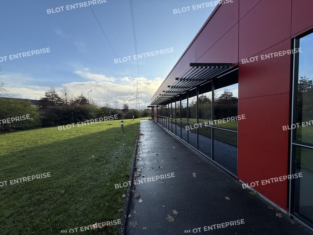 Location entrepôts 3000 m² non divisibles