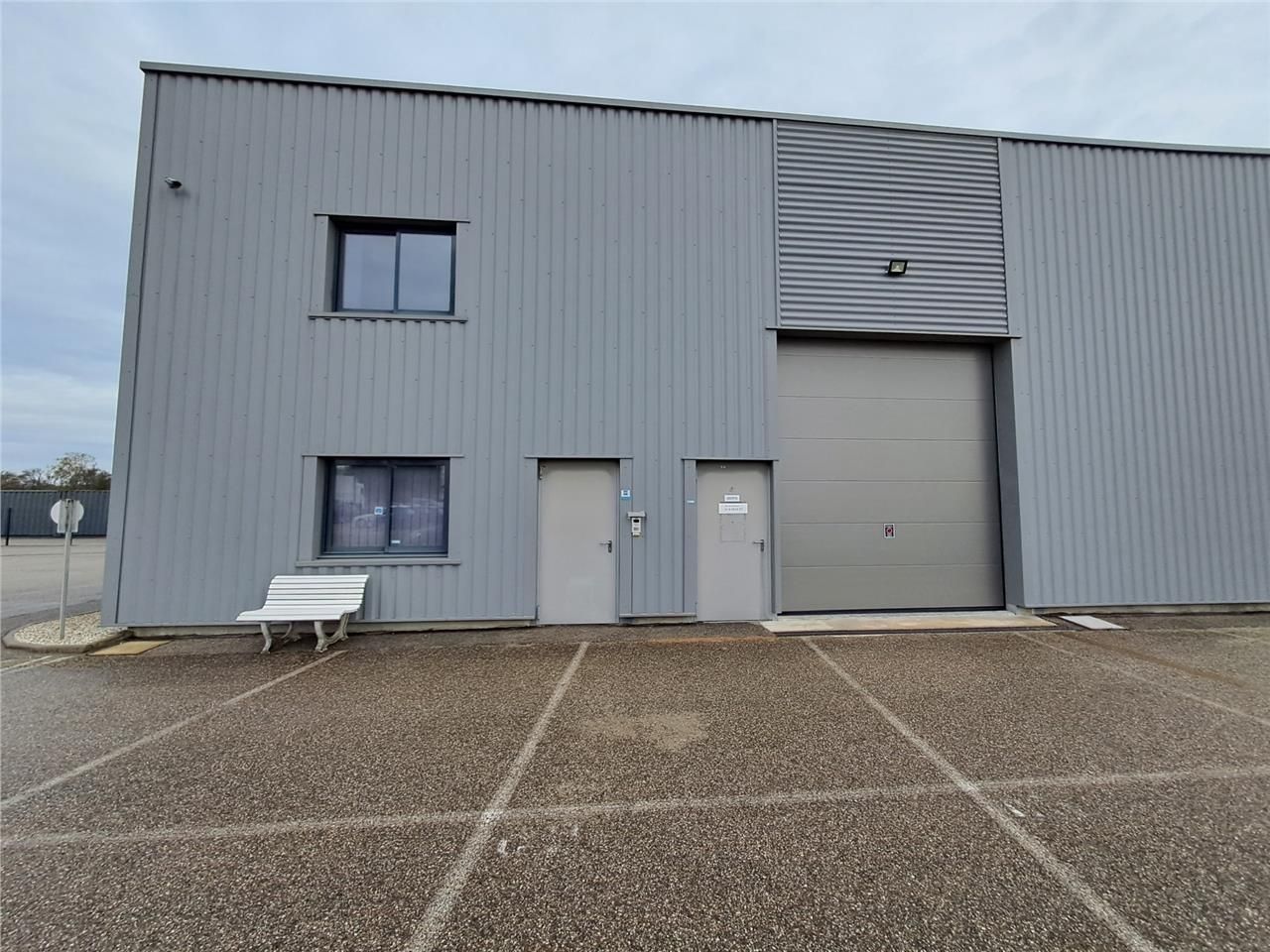 Location local 394 m² à Saint-André-de-Corcy