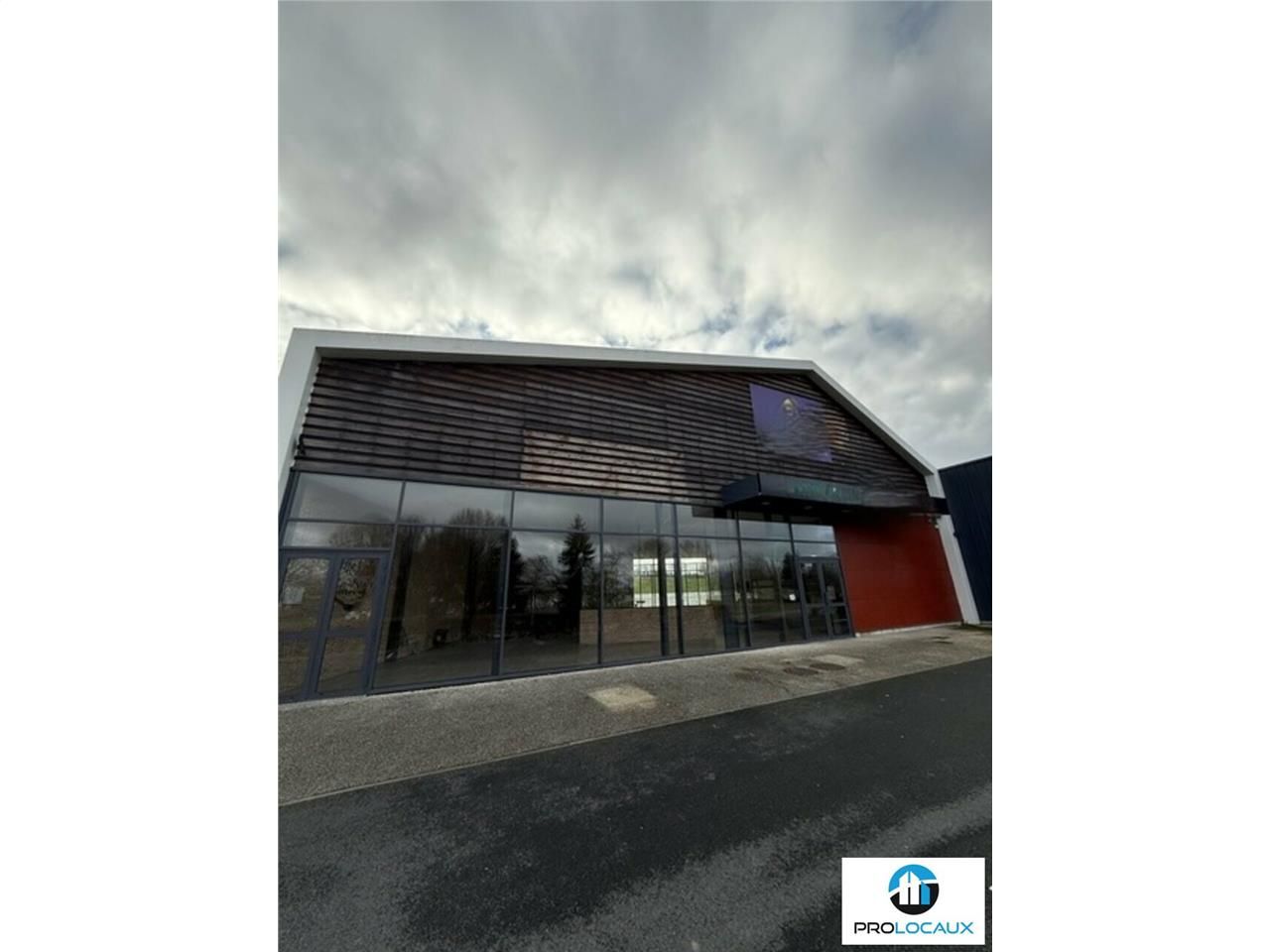 Location local commercial 324 m² non divisibles