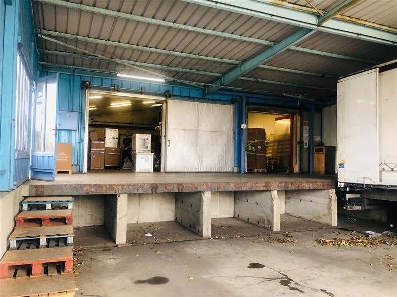 Location local d''activites 900 m² non divisibles