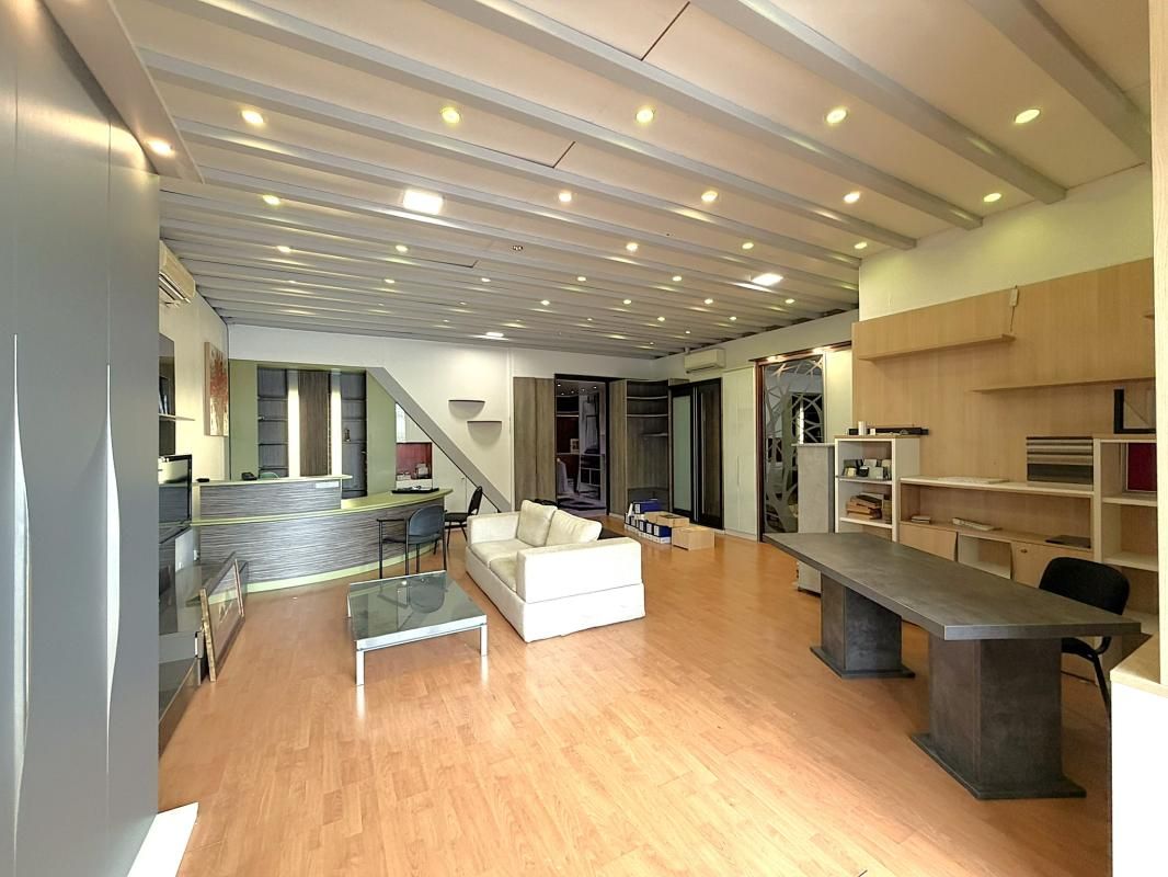 Location local commercial 165 m² non divisibles