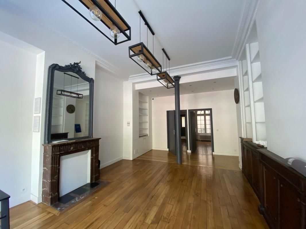 Location local commercial 67 m² non divisibles