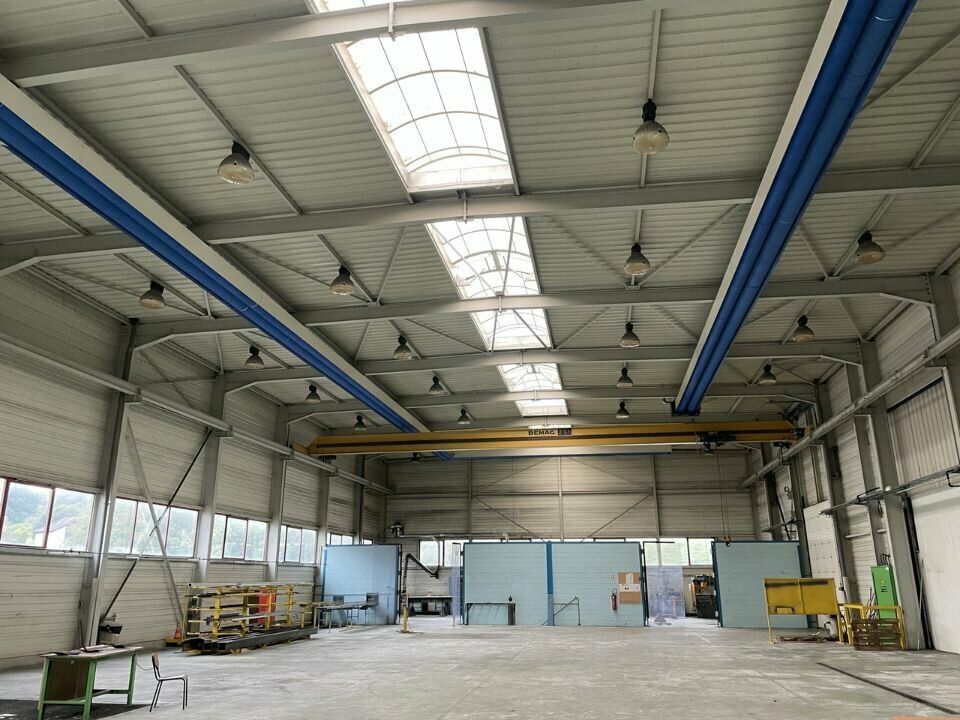 Location local d''activites 2060 m² non divisibles