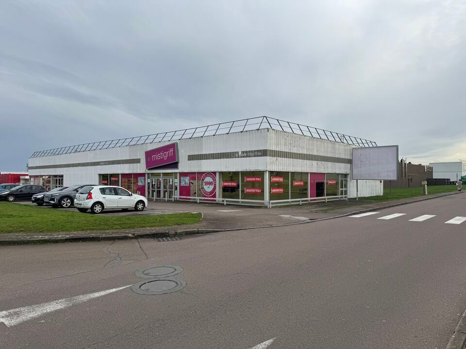Location local commercial 1200 m² non divisibles