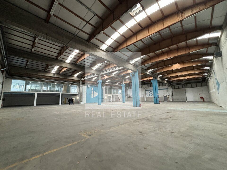 À LOUER – LOCAL D'ACTIVITÉS DE 510 À 1 320 m² – SAINT-PRIEST – MODULARITÉ & ACCESSIBILITÉ