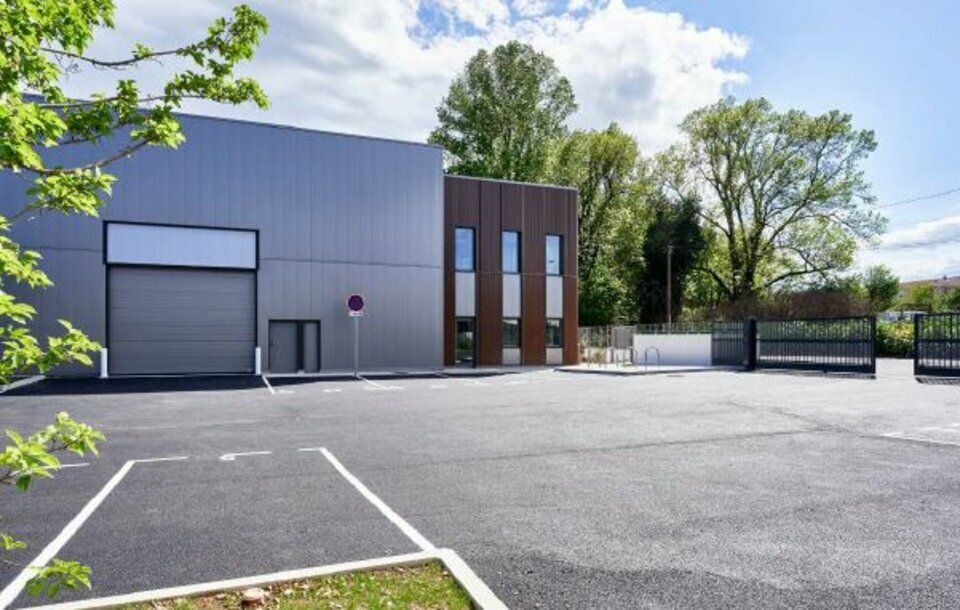 À VENDRE – LOCAUX D'ACTIVITÉS NEUFS DE 230 À 254 m² – ST-GENIS-LAVAL / Z.I. DE LA MOUCHE