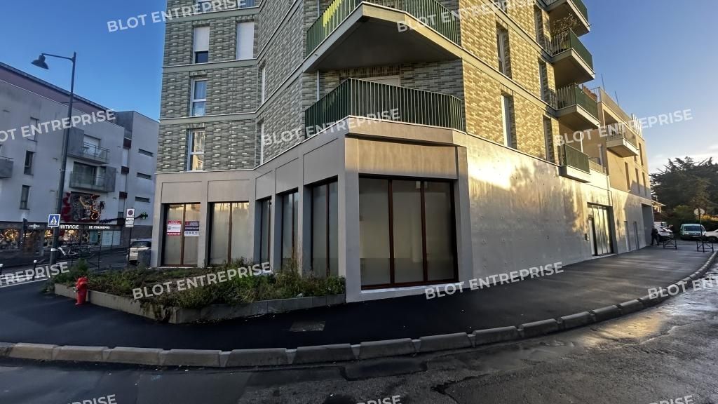 Location local commercial 300 m² non divisibles