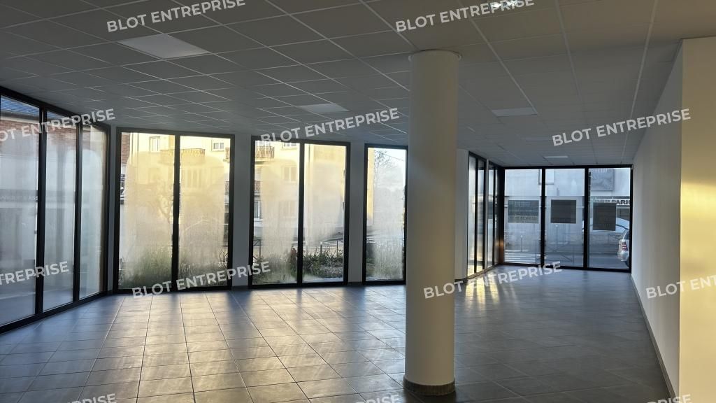 Location local commercial 300 m² non divisibles