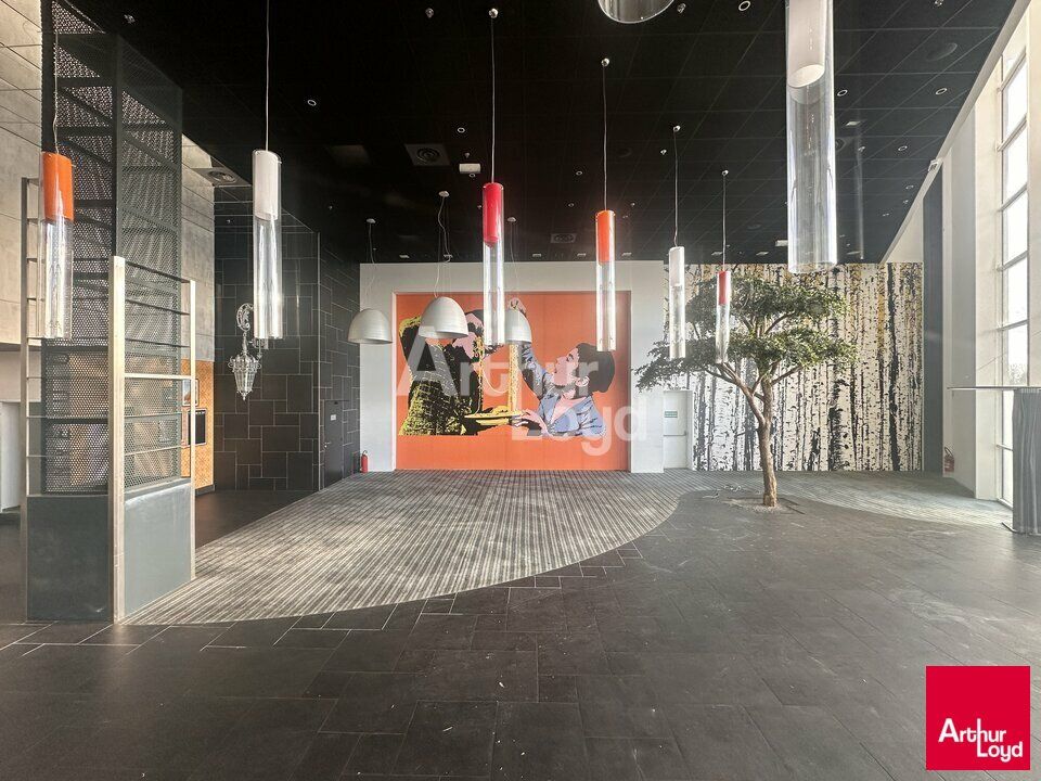 ST GREGOIRE CENTRE COMMERCIAL - EMPLACEMENT PREMIUM - RESTAURANT