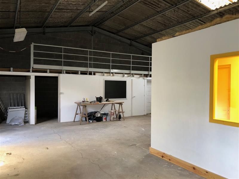 Location local d''activites 210 m² non divisibles