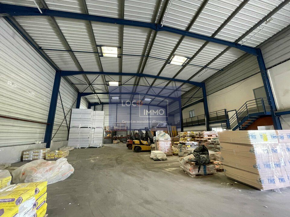 Location local d''activites 770 m² non divisibles