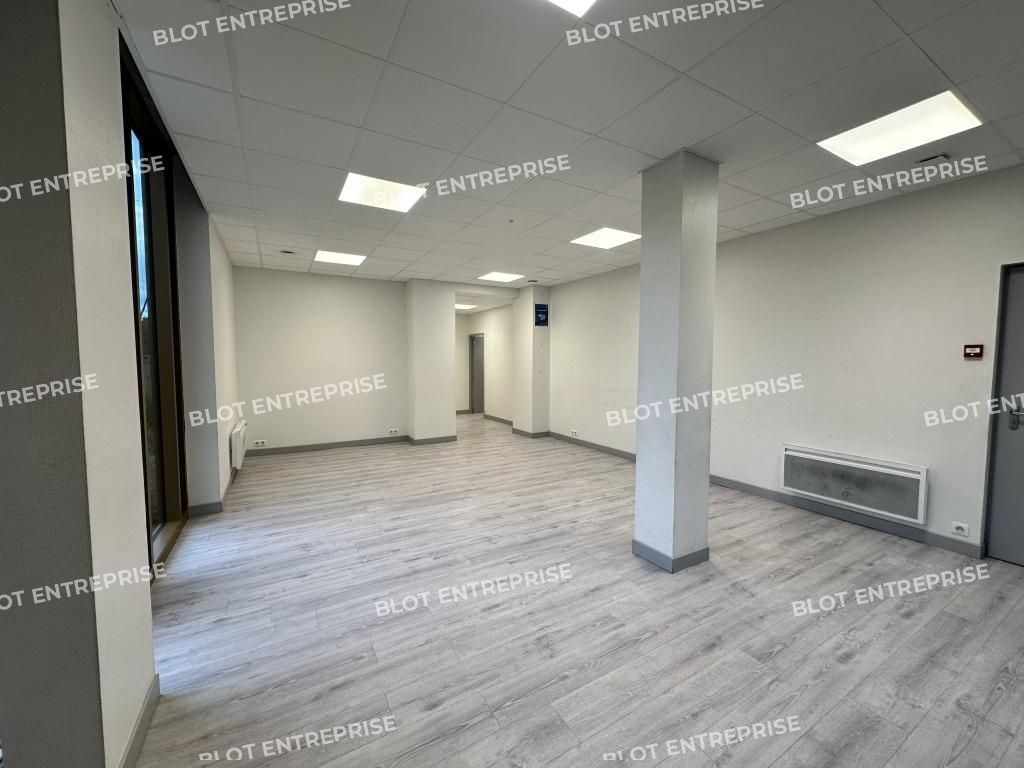 Vente local commercial 77 m² non divisibles