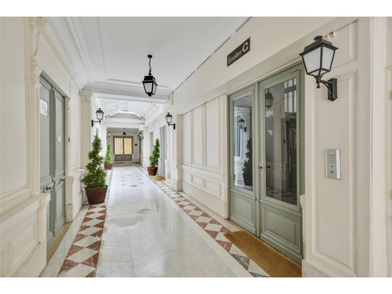 Vente local commercial 266 m² non divisibles