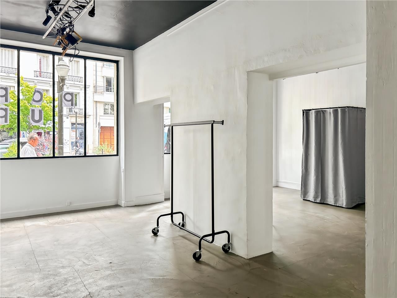 Location local commercial 212 m² non divisibles