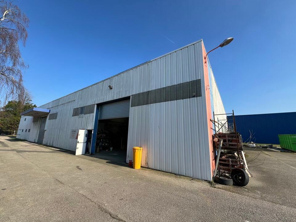 Location local d''activites 325 m² non divisibles