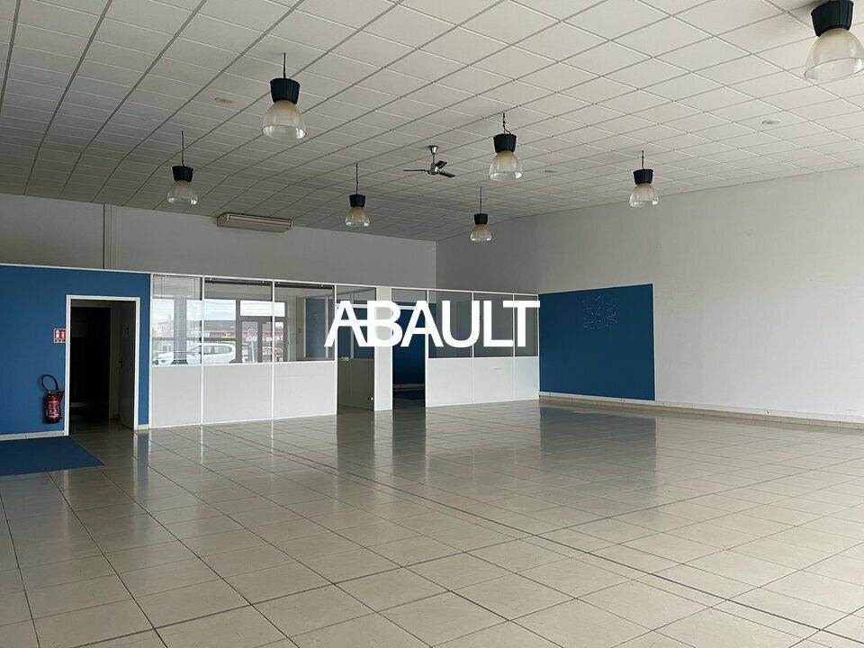 A LOUER LOCAL COMMERCIAL AVEC VITRINE BALMA D'ENVIRON 197 M²