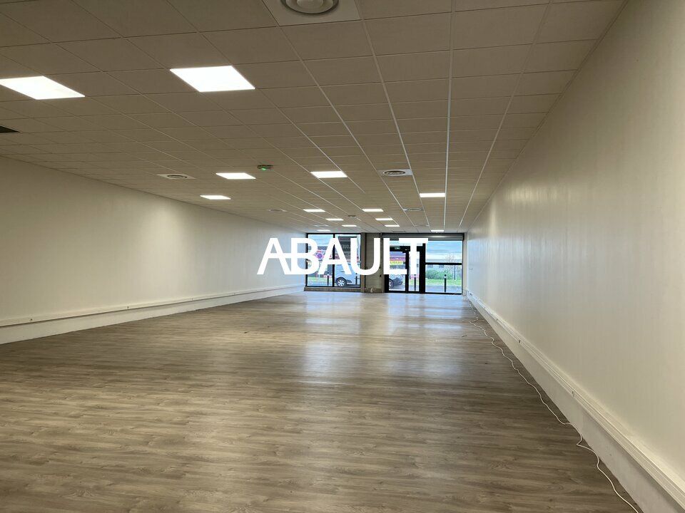 A LOUER LOCAL COMMERCIAL BALMA AVEC VITRINE D'ENVIRON 278 M²