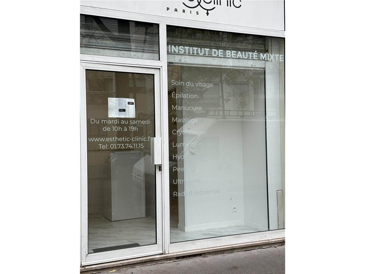 Location local commercial 42 m² à Paris