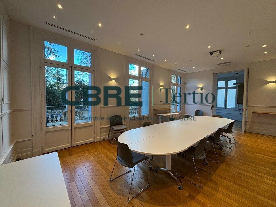 Location local professionnel 82 m² non divisibles