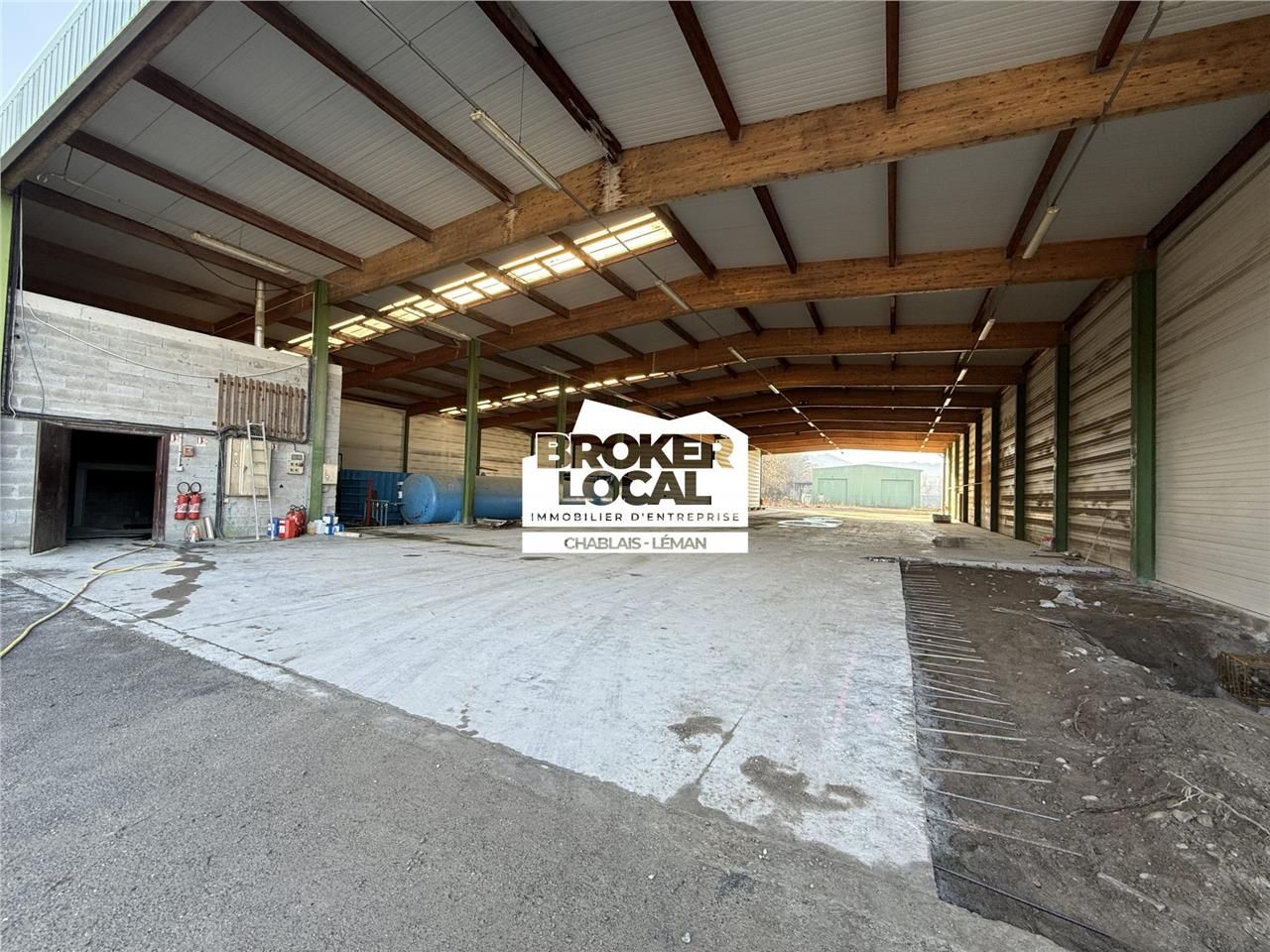 Location local d''activités 1300 m² à Scientrier