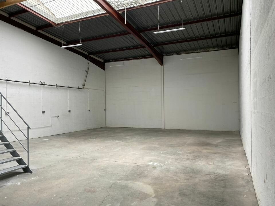 Location local d''activites 226 m² non divisibles