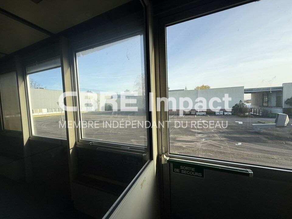 ZONE CAP NORD - A LOUER 2000 M² DIVISIBLES - BUREAUX ACTIVITE