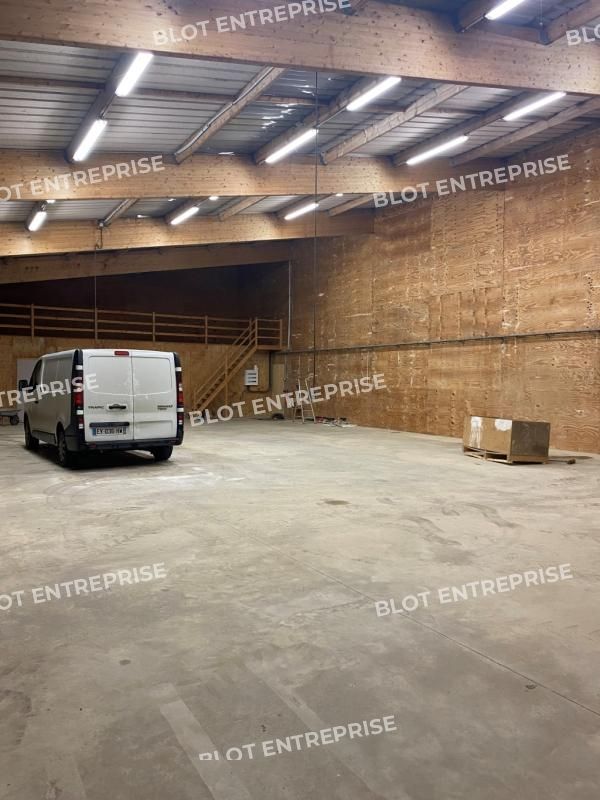 Location entrepôts 518 m² non divisibles