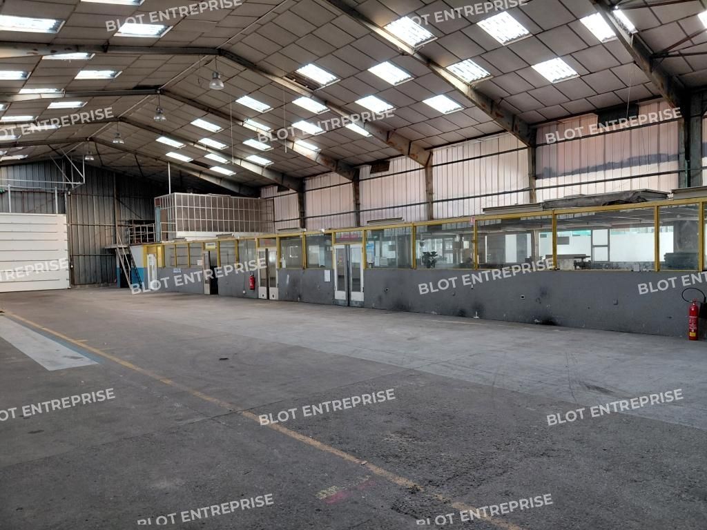 Vente entrepôts 1500 m² non divisibles