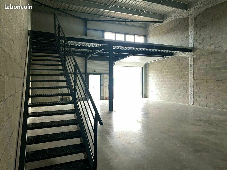 Location local d''activites 195 m² non divisibles